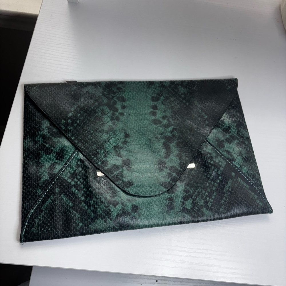 BCBG SNAKE SKIN ENVELOPE CLUTCH
BCBGMaxAzria